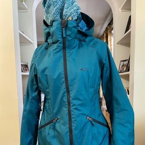 Women’s Oakley ski/board jacket size medium